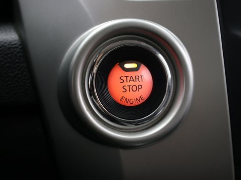 Used 2016 Nissan Titan SL RWD image 28