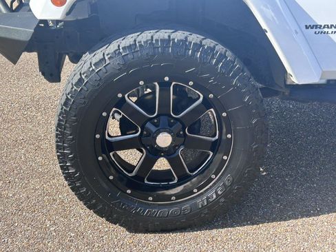 Used 2014 Jeep Wrangler Unlimited Sahara AWD/4WD image 11