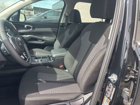 Used 2023 Kia Sorento LX image 10