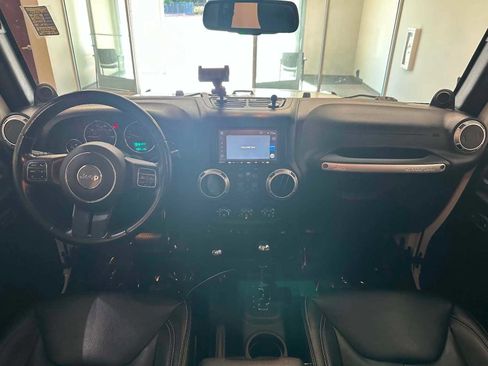 Used 2013 Jeep Wrangler Unlimited Sahara w/ Connectivity Group AWD/4WD image 10