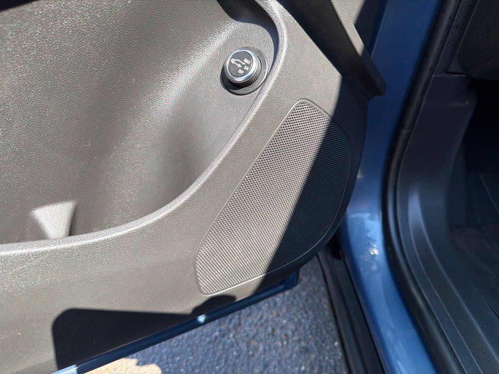 Used 2025 Buick Envista Sport Touring w/ Convenience I Package FWD image 17
