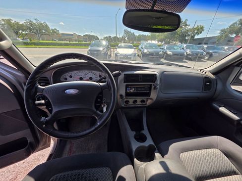 Used 2004 Ford Explorer Sport Trac XLT image 10