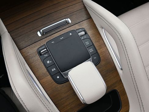 Used 2024 Mercedes-Benz GLE 450e 4MATIC image 35