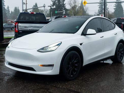 Used 2023 Tesla Model Y Long Range image 3
