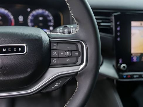 Used 2023 Jeep Wagoneer Series II image 13