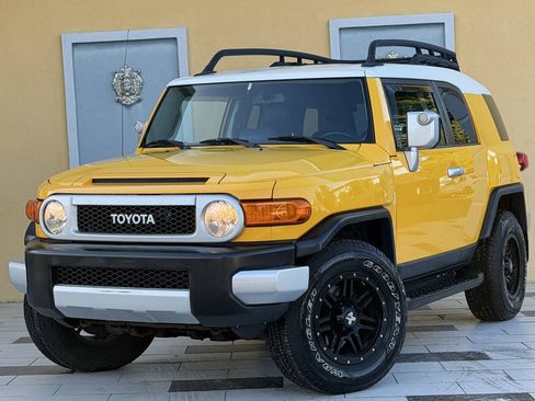 Used 2010 Toyota FJ Cruiser 4WD image 3