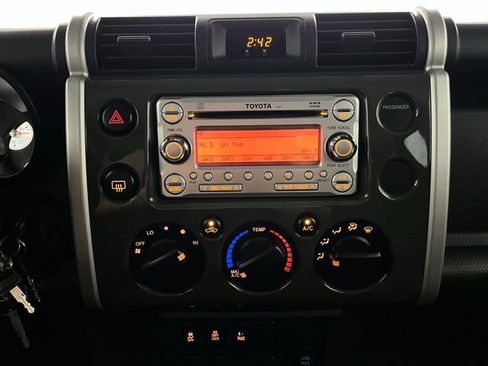 Used 2014 Toyota FJ Cruiser 4WD w/ Convenience Package image 16