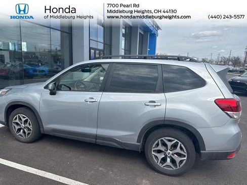 Used 2023 Subaru Forester Premium image 1
