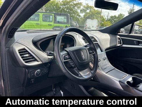 Used 2020 Lincoln Nautilus FWD image 11