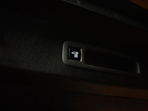 Used 2025 Toyota Sienna XLE w/ XLE Plus Package image 8