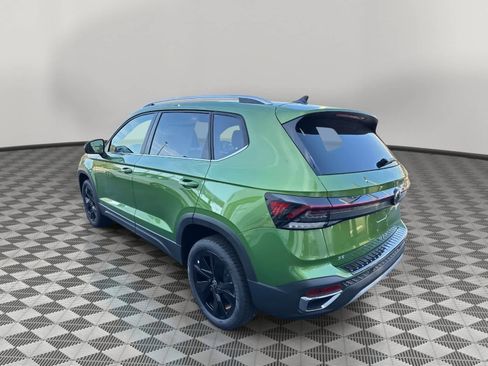 New 2026 Volkswagen Taos SE FWD image 5