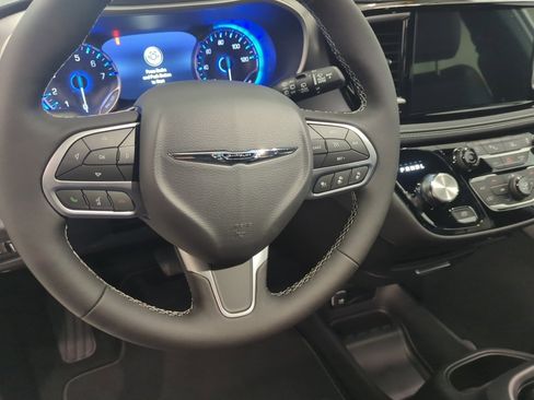 New 2026 Chrysler Pacifica Select image 18