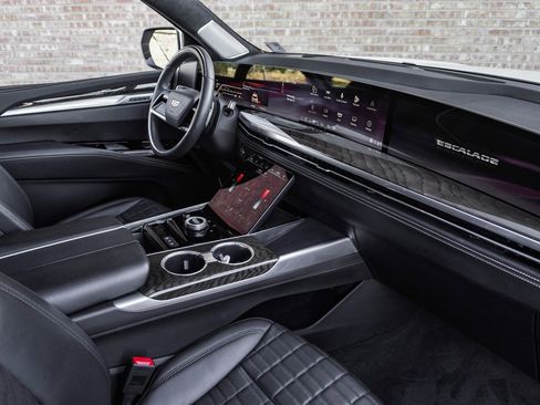 Used 2025 Cadillac Escalade Premium Luxury Platinum w/ LPO, Floor Liner Package image 15