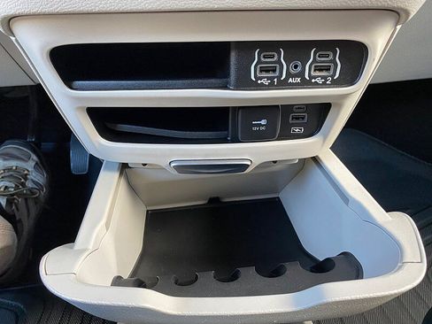 Used 2022 Chrysler Pacifica Touring-L FWD image 50