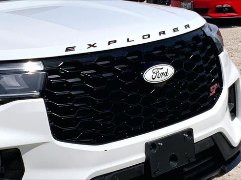 Used 2025 Ford Explorer ST image 27