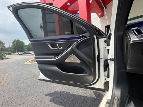 Used 2022 Mercedes-Benz S 500 4MATIC w/ AMG Line Package image 13