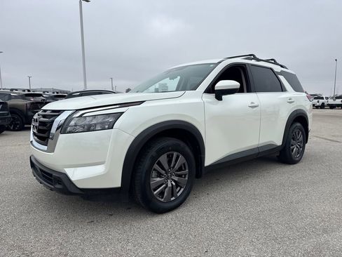 Used 2024 Nissan Pathfinder SV image 1