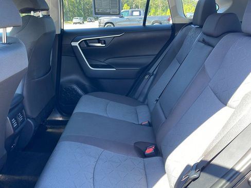 Used 2025 Toyota RAV4 XLE FWD image 31