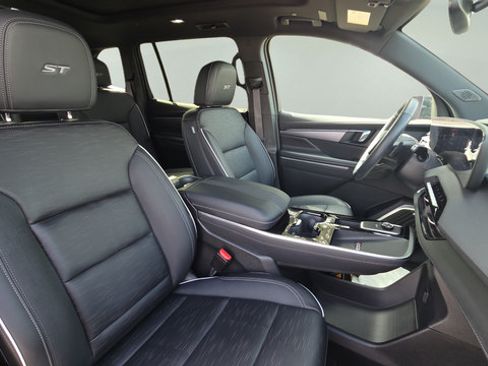 Used 2025 Buick Enclave Sport Touring w/ Power Package FWD image 19