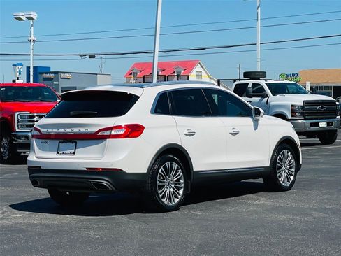 Used 2016 Lincoln MKX Reserve w/ Climate Package FWD image 4