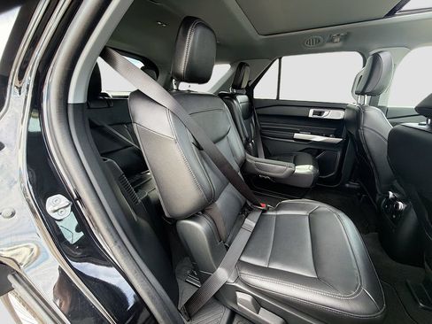 Used 2023 Ford Explorer Limited w/ Limited Technology Package AWD/4WD image 31