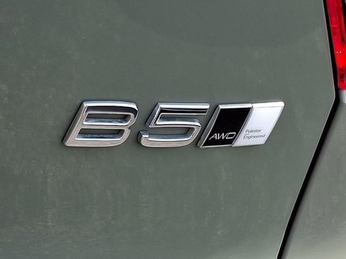 Used 2025 Volvo XC40 B5 Plus image 30