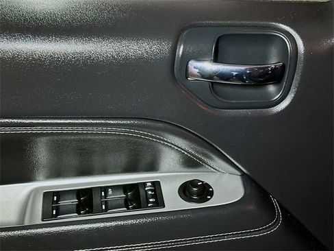 Used 2015 Jeep Compass High Altitude image 15