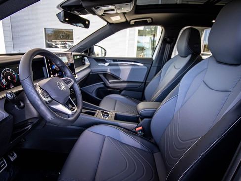 New 2026 Volkswagen Tiguan SE R-Line image 26