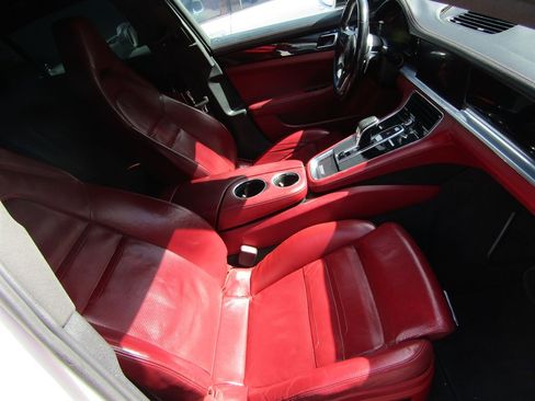 Used 2018 Porsche Panamera 4 image 5