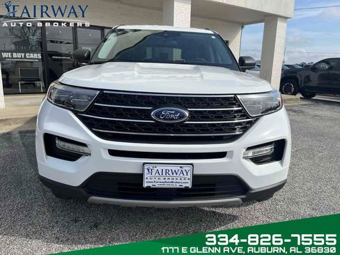 Used 2023 Ford Explorer XLT w/ Equipment Group 202A image 3