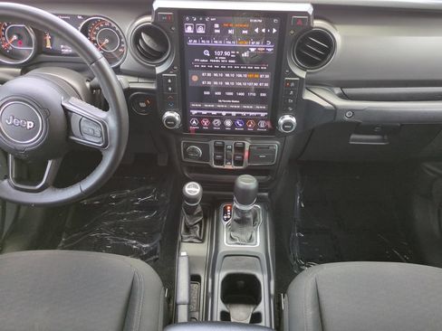Used 2021 Jeep Gladiator Sport AWD/4WD image 18