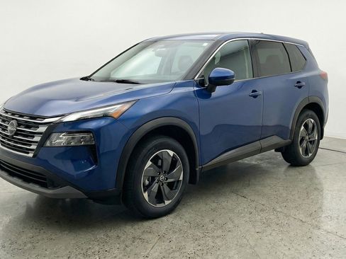 Used 2025 Nissan Rogue SV image 3