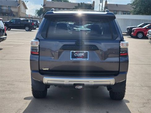 Used 2025 Chevrolet Traverse High Country FWD image 12