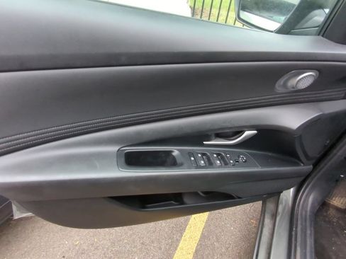 Used 2025 Hyundai Elantra SEL FWD image 8