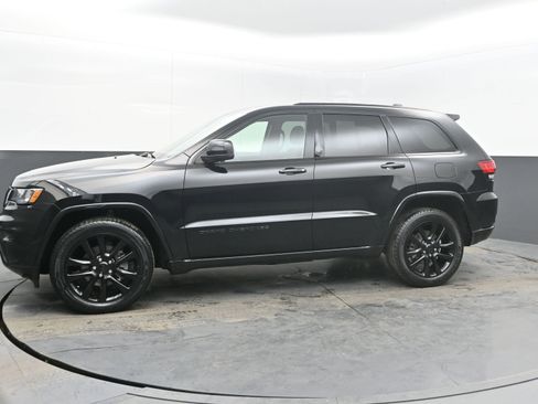 Used 2019 Jeep Grand Cherokee Altitude image 4