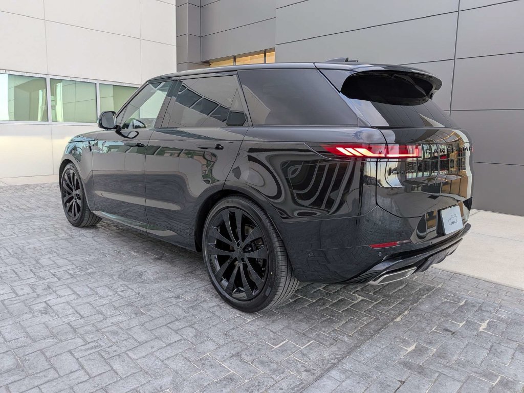 New 2027 Land Rover Range Rover Sport Dynamic SE AWD/4WD image 3