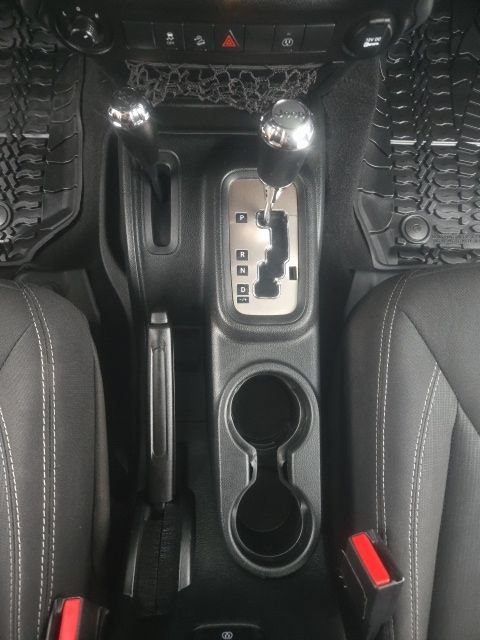 Used 2018 Jeep Wrangler Unlimited Sahara AWD/4WD image 33