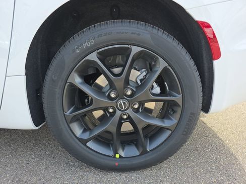 New 2026 Chrysler Pacifica Limited image 38
