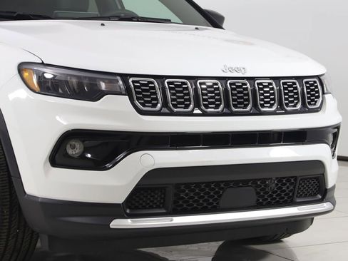 Used 2025 Jeep Compass Limited image 38