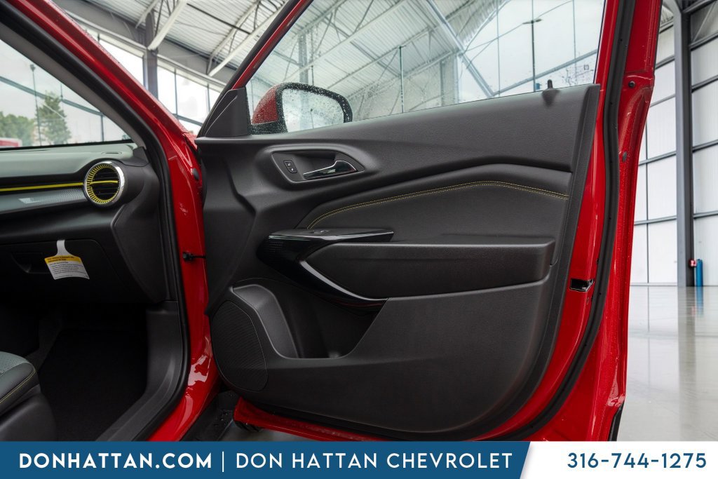 New 2026 Chevrolet Trax LT w/ LT Convenience Package FWD image 23