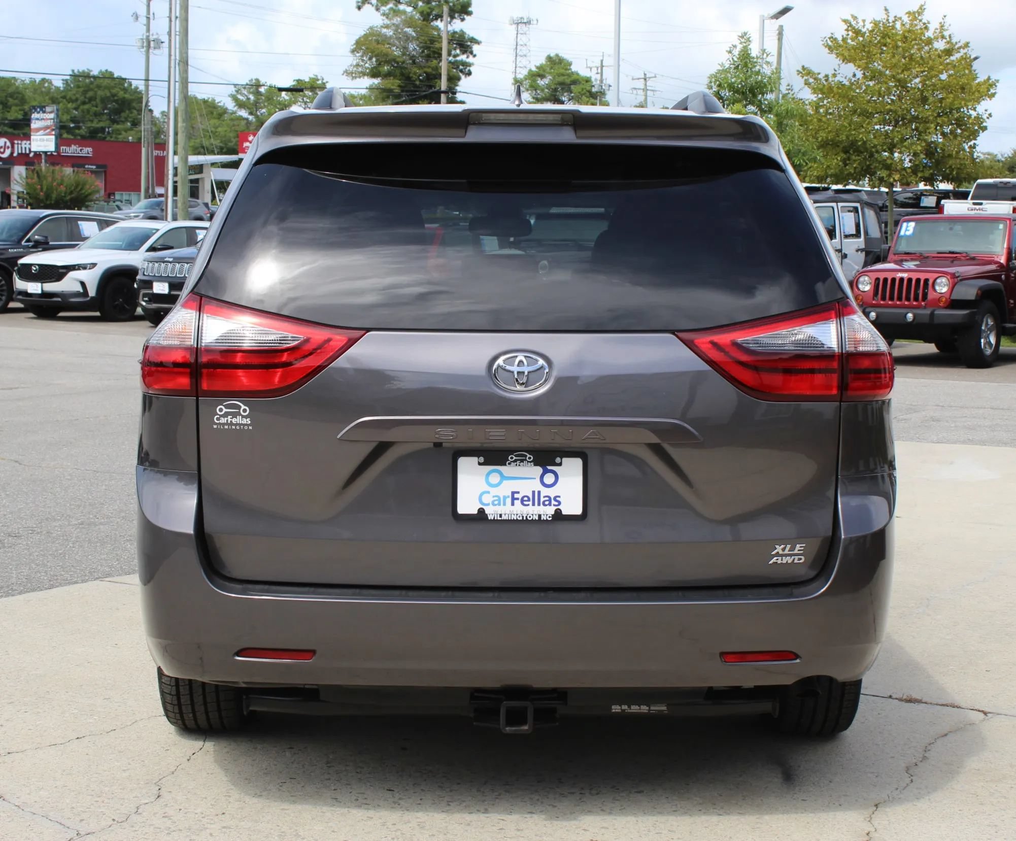 Used 2020 Toyota Sienna XLE AWD/4WD image 4