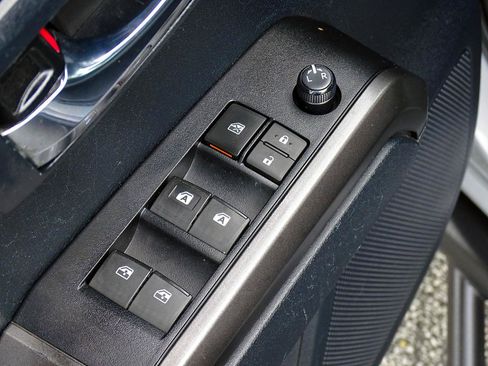 Used 2020 Toyota Tacoma TRD Sport w/ Technology Package AWD/4WD image 33