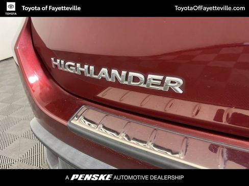 Used 2017 Toyota Highlander SE image 3