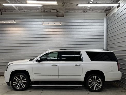 Used 2019 GMC Yukon XL Denali w/ Denali Ultimate Package AWD/4WD image 10