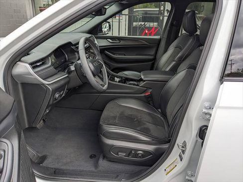Used 2023 Jeep Grand Cherokee L Laredo AWD/4WD image 9