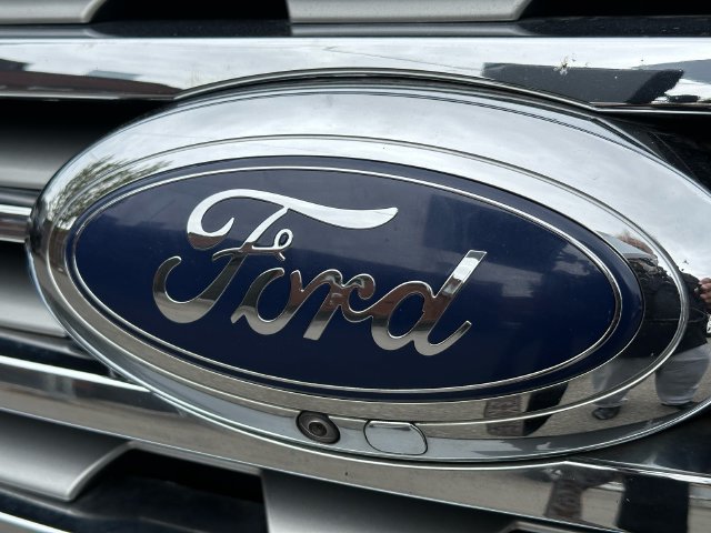 Used 2019 Ford Expedition Limited w/ Equipment Group 302A AWD/4WD image 9