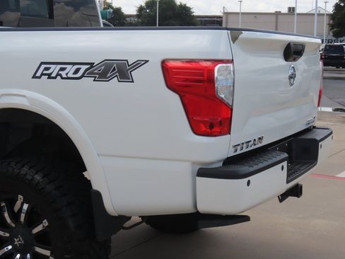 Used 2017 Nissan Titan PRO-4X w/ Pro-4x Convenience Package AWD/4WD image 15