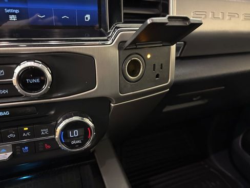 Used 2022 Ford F450 Platinum w/ FX4 Off-Road Package image 39