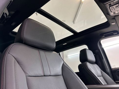 Used 2022 Chevrolet Suburban RST w/ Luxury Package image 26