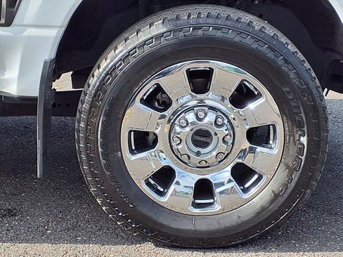 Used 2023 Ford F250 Lariat w/ Chrome Package image 9